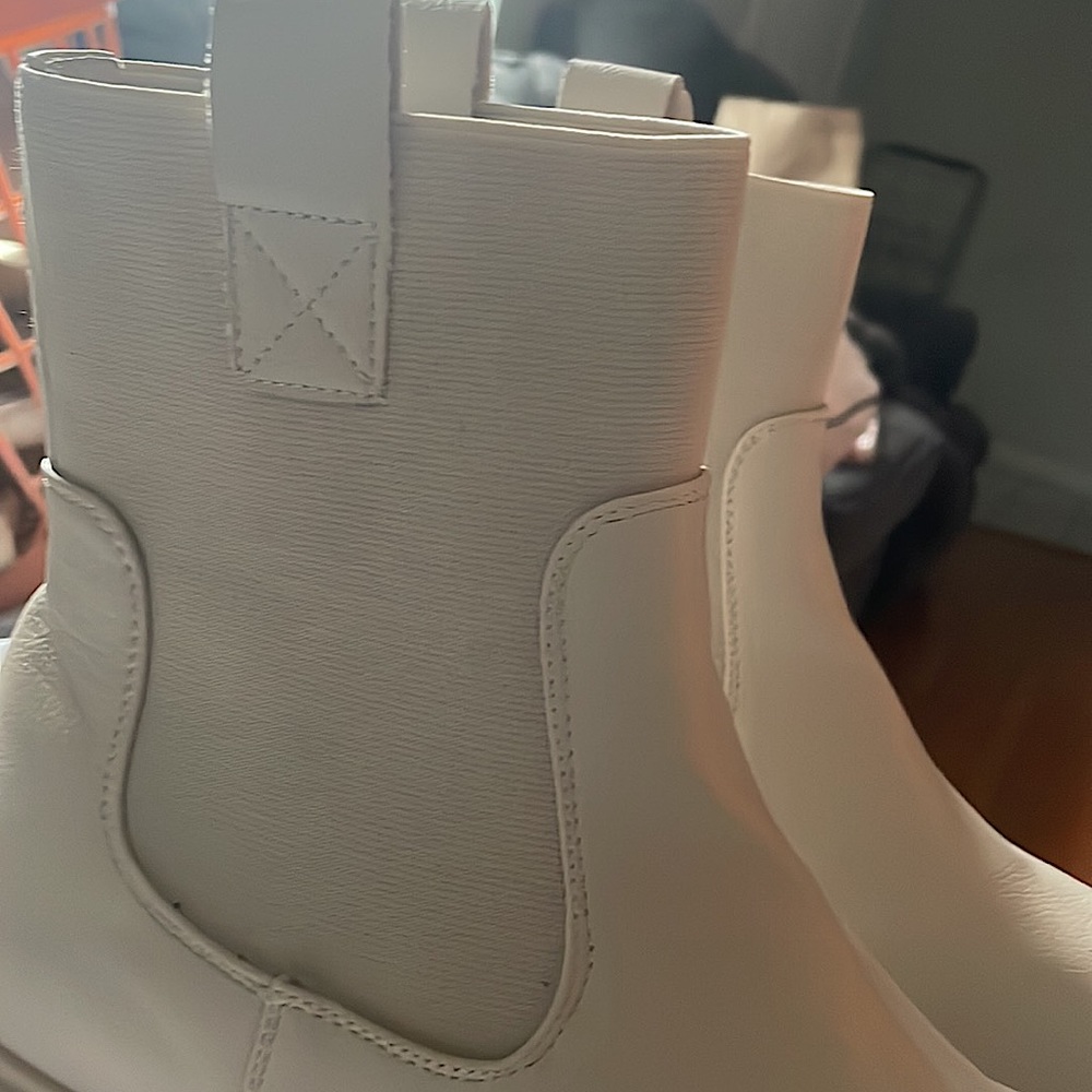 Tan boots - Picture 3 of 4